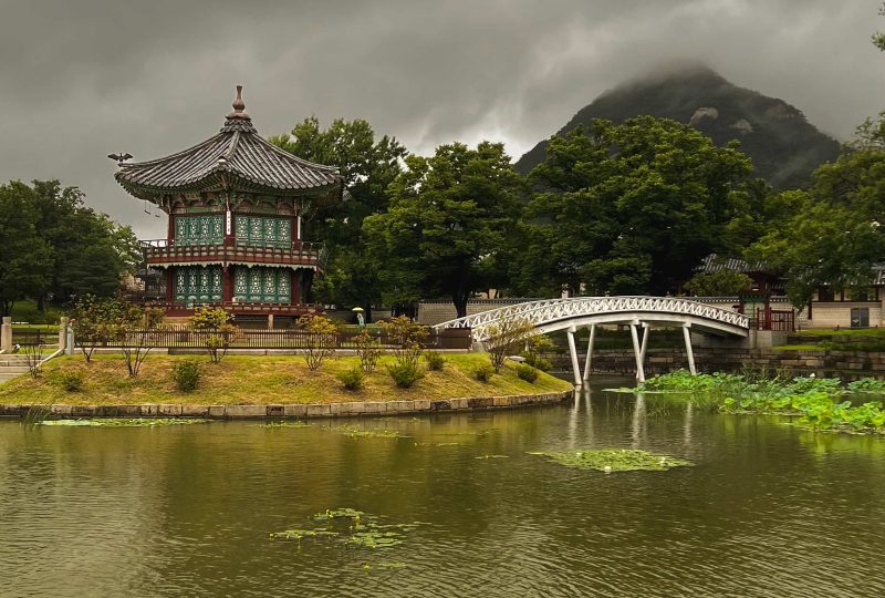 pagoda coreana rio montaña seul